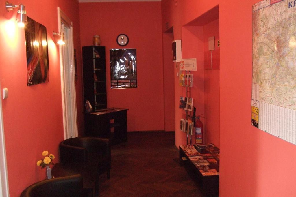 Old Walls Hostel *
