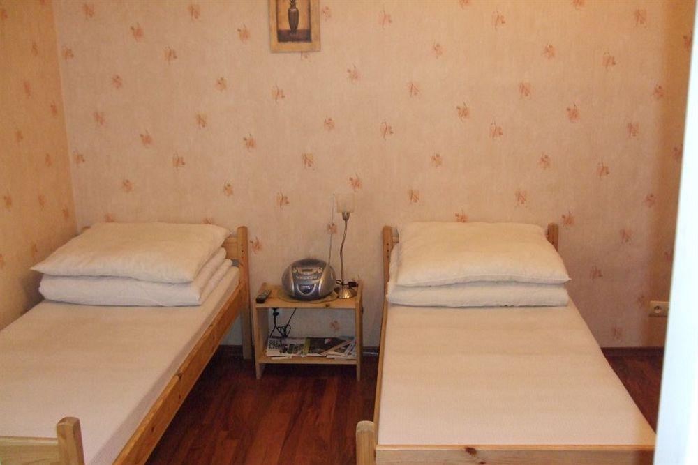 Old Walls Hostel *