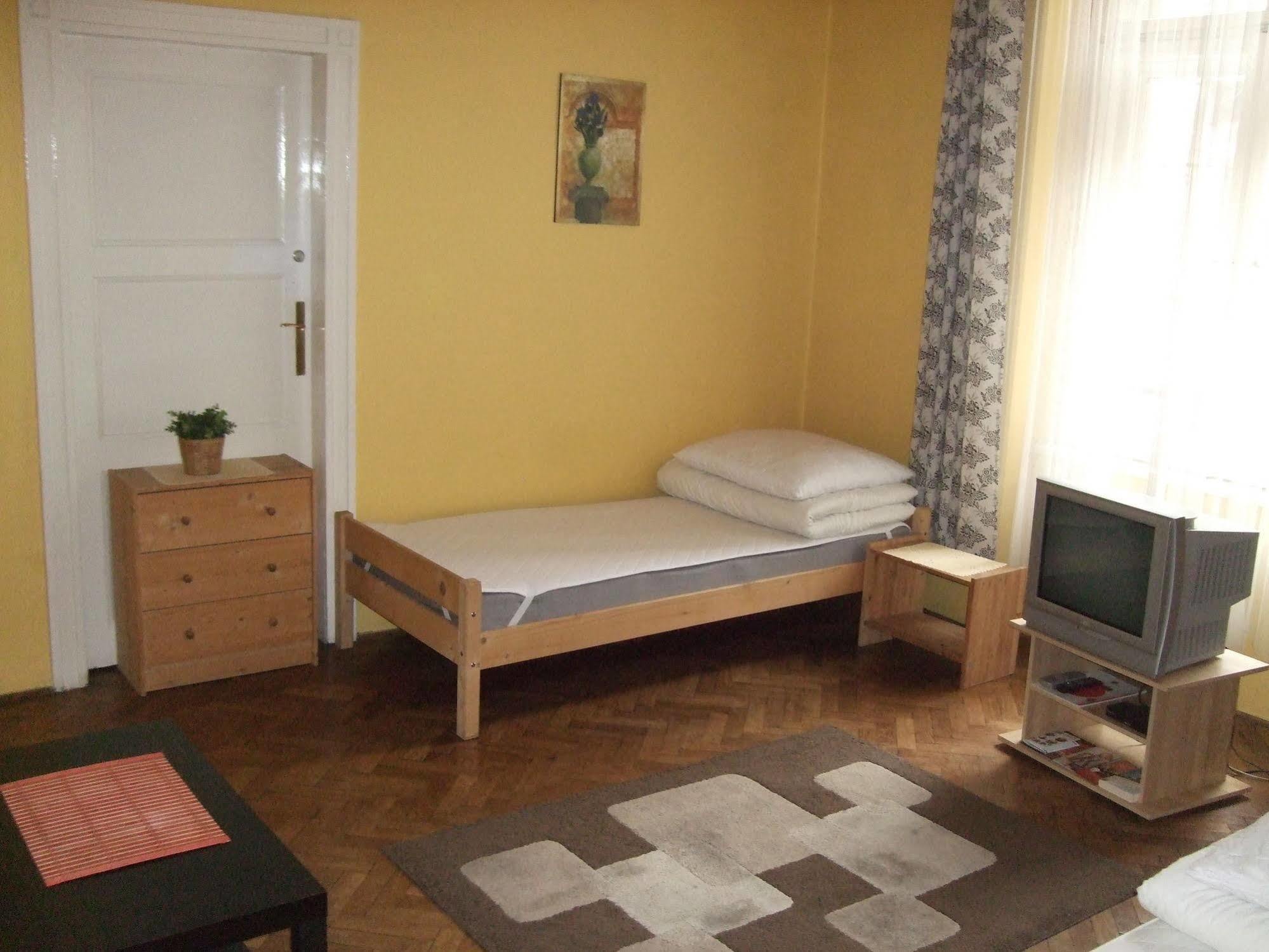 Hostel Old Walls