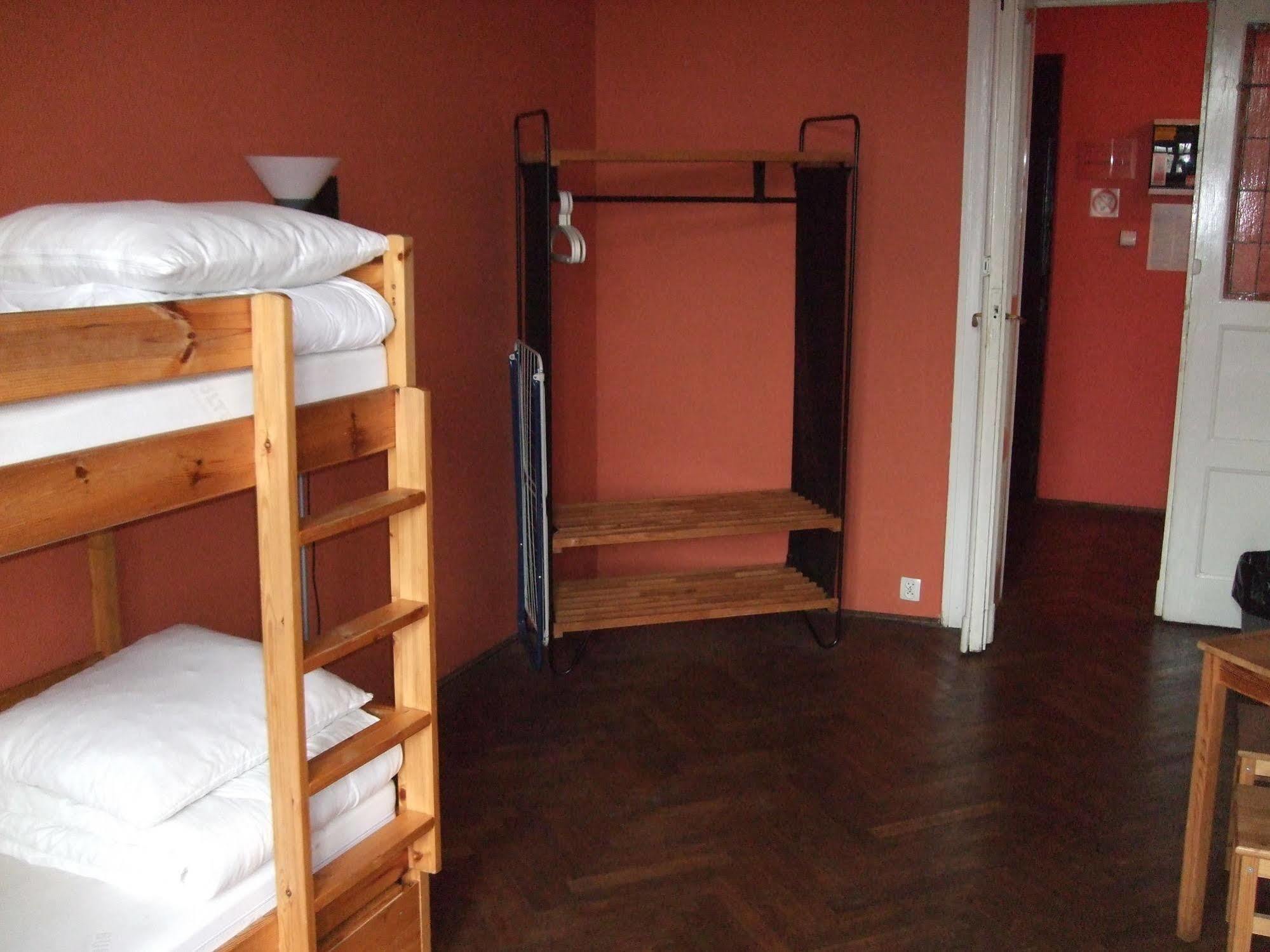 Hostel Old Walls