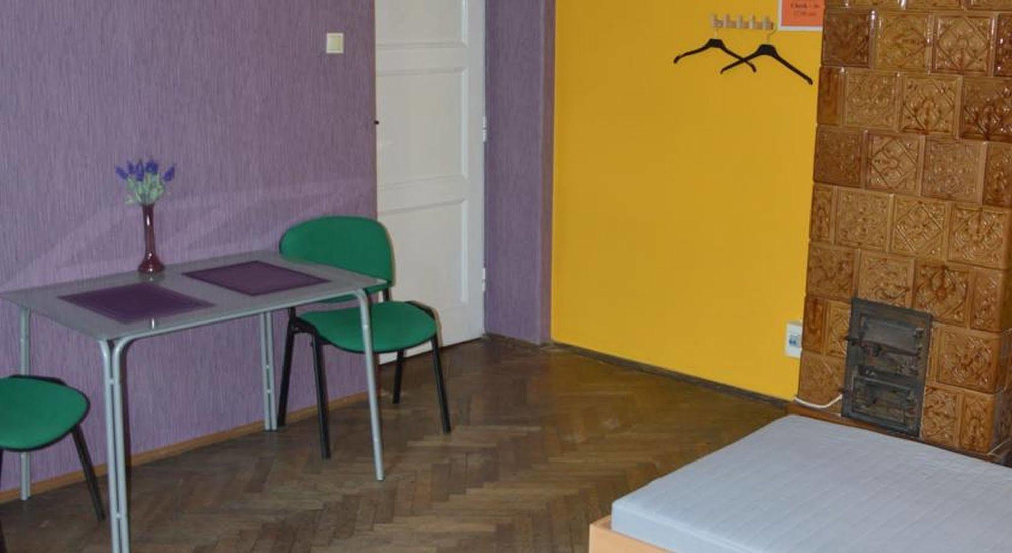 Hostel Old Walls *