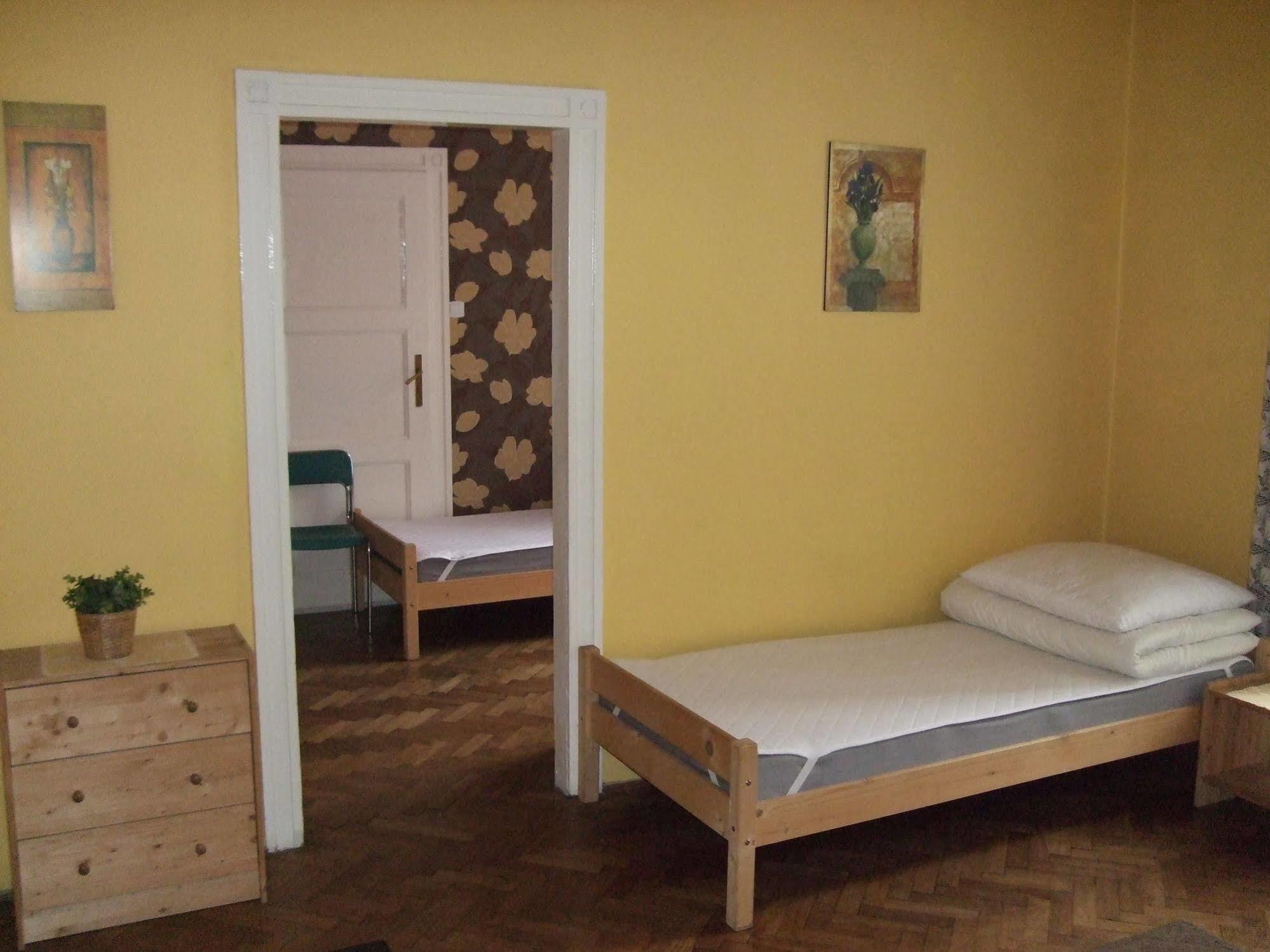 Hostel Old Walls *
