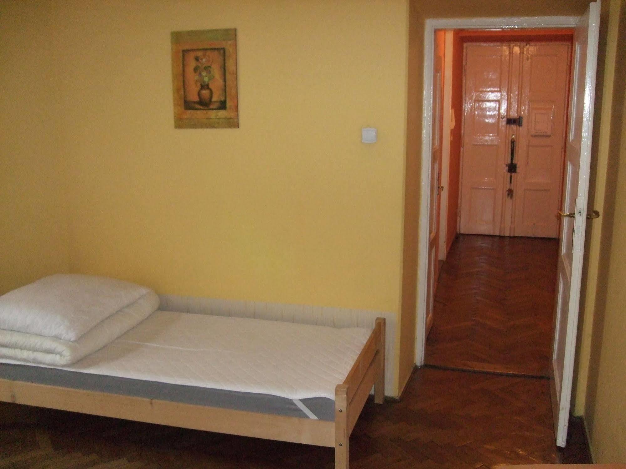 Hostel Old Walls *